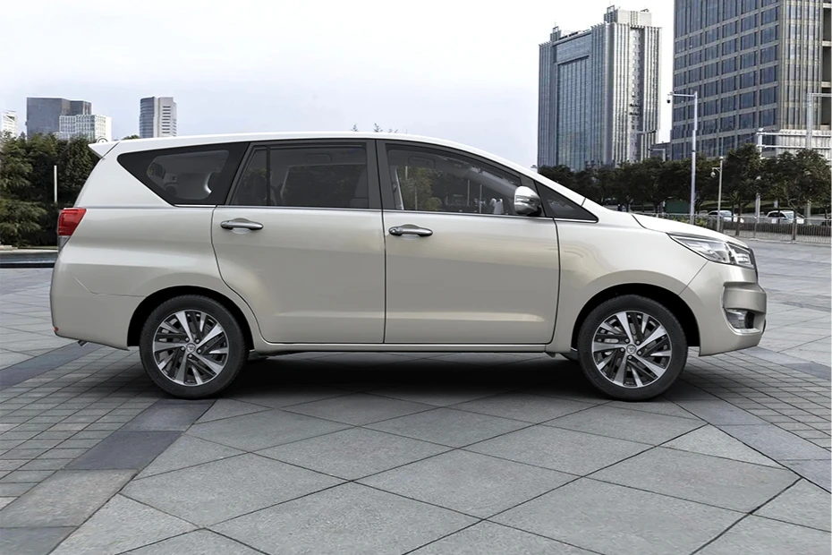 Toyota- Innova Crysta G (Diesel)